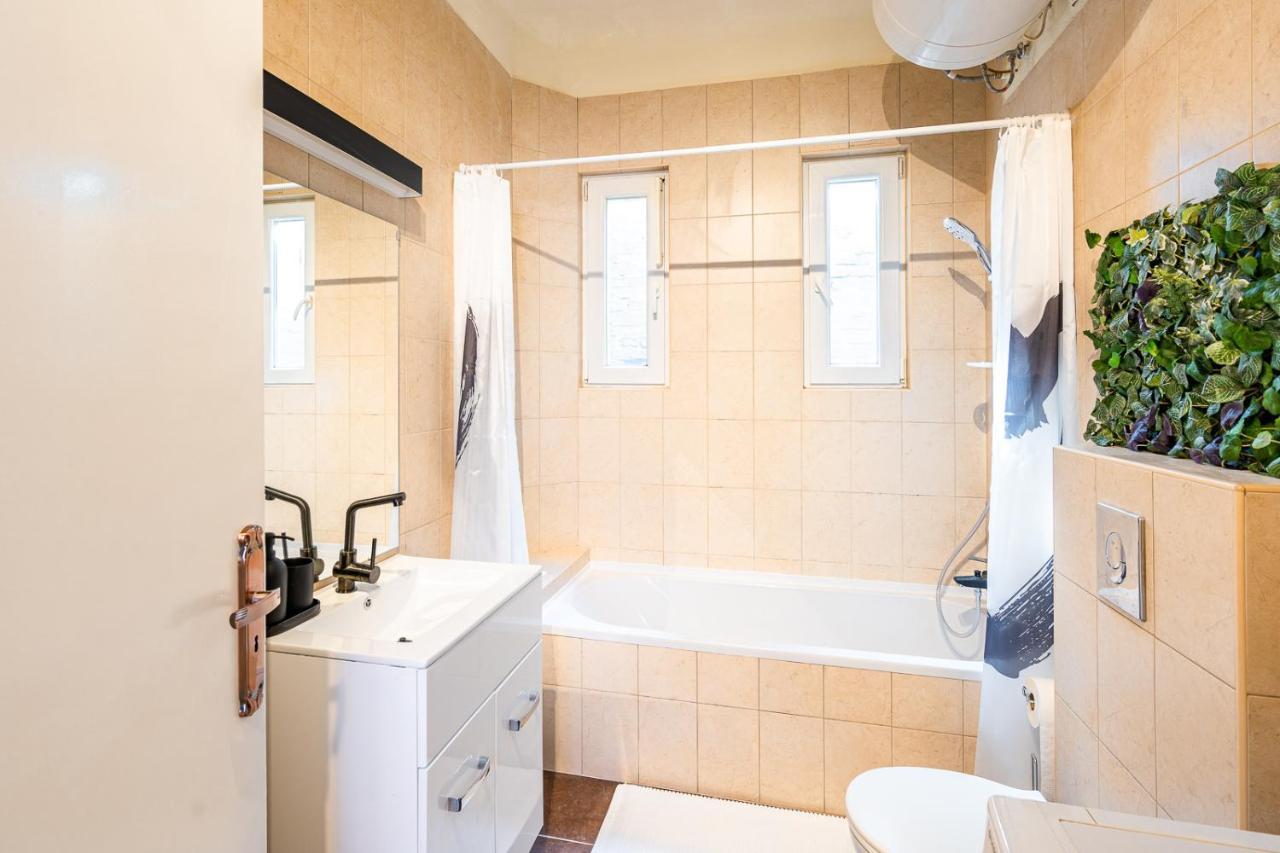 Sunny Luxurious Two Bedroom At Jewish District Apartmán *